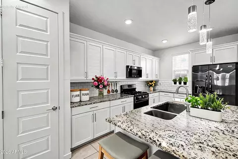 Kitchen - 683 N Abalone Dr, Gilbert, AZ 85233 photo 3 of 4