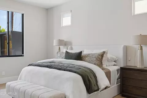 Bedroom - 4010 E Hazelwood St, Phoenix, AZ 85018 photo 1 of 6