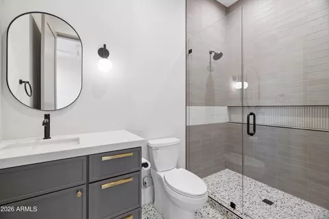 Bath - 4010 E Hazelwood St, Phoenix, AZ 85018 photo 4 of 7