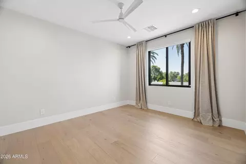 Bedroom - 4010 E Hazelwood St, Phoenix, AZ 85018 photo 5 of 6