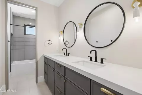 Bath - 4010 E Hazelwood St, Phoenix, AZ 85018 photo 5 of 7