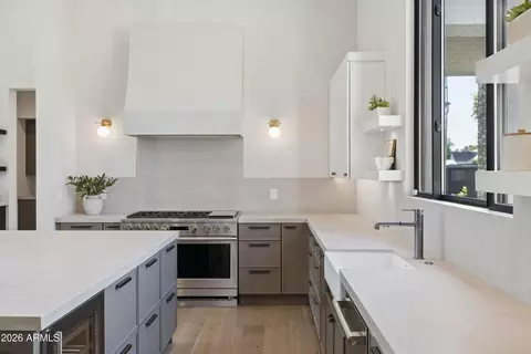 Kitchen - 4010 E Hazelwood St, Phoenix, AZ 85018 photo 1 of 2
