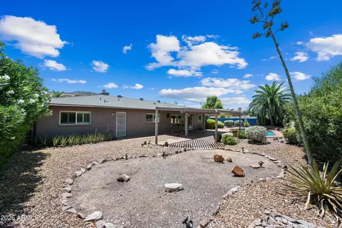 Exterior - 324 W Willow Ave, Phoenix, AZ 85029 photo 9 of 9