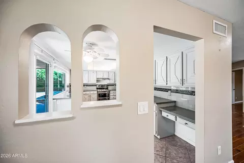 Entry Way - 324 W Willow Ave, Phoenix, AZ 85029 photo 2 of 3