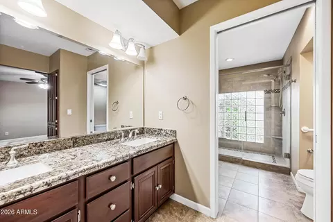 Bath - 324 W Willow Ave, Phoenix, AZ 85029 photo 2 of 6