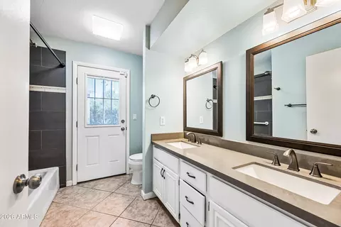Bath - 324 W Willow Ave, Phoenix, AZ 85029 photo 5 of 6