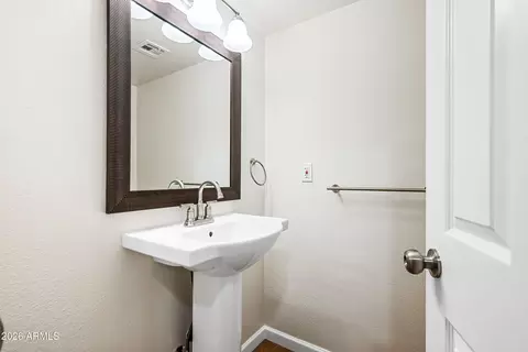Bath - 324 W Willow Ave, Phoenix, AZ 85029 photo 4 of 6