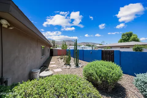 Exterior - 324 W Willow Ave, Phoenix, AZ 85029 photo 7 of 9
