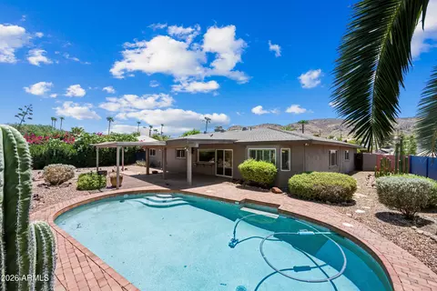 Exterior - 324 W Willow Ave, Phoenix, AZ 85029 photo 6 of 9