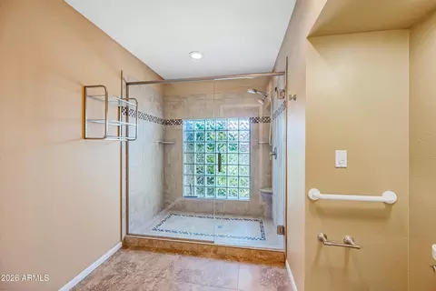 Bath - 324 W Willow Ave, Phoenix, AZ 85029 photo 3 of 6