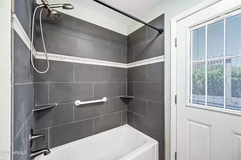 Bath - 324 W Willow Ave, Phoenix, AZ 85029 photo 6 of 6