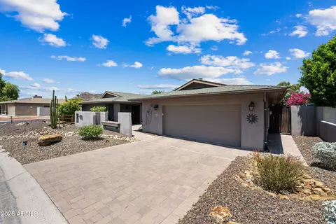 Exterior - 324 W Willow Ave, Phoenix, AZ 85029 photo 2 of 9