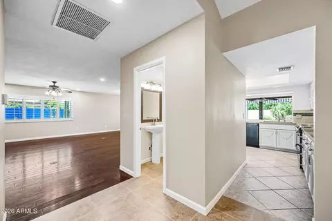 Entry Way - 324 W Willow Ave, Phoenix, AZ 85029 photo 3 of 3