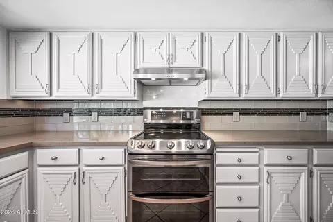 Kitchen - 324 W Willow Ave, Phoenix, AZ 85029 photo 4 of 6