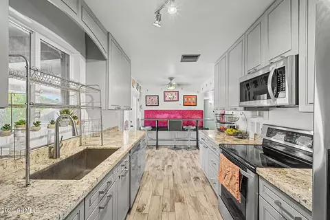Kitchen - 1001 E Belmont Ave, Phoenix, AZ 85020 photo 4 of 4
