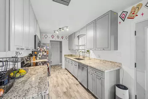 Kitchen - 1001 E Belmont Ave, Phoenix, AZ 85020 photo 2 of 4