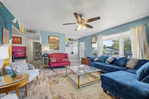 Living - 1001 E Belmont Ave, Phoenix, AZ 85020 photo 3 of 6