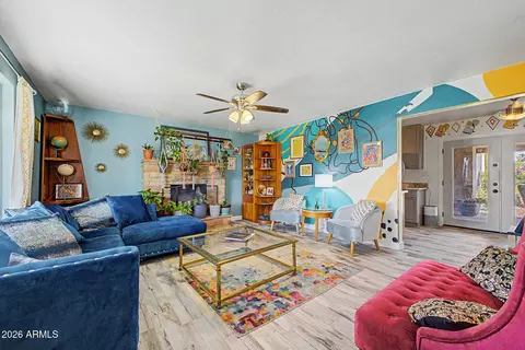 Living - 1001 E Belmont Ave, Phoenix, AZ 85020 photo 1 of 6