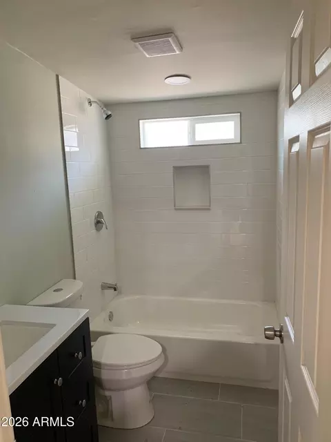 Bath - 1022 E Mariposa St, Phoenix, AZ 85014 photo 1 of 3