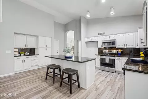 Kitchen - 1149 W Iris Dr, Gilbert, AZ 85233 photo 2 of 4