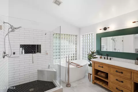 Bath - 15609 S 7th St, Phoenix, AZ 85048 photo 3 of 6