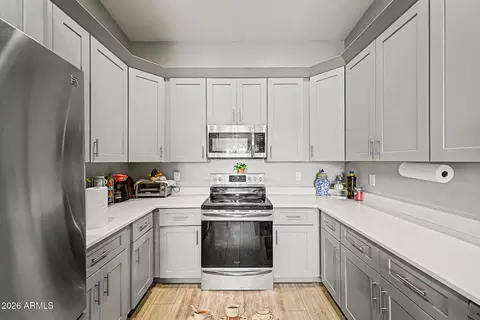 Kitchen - 1939 Encinas Ln, Phoenix, AZ 85040 photo 2 of 6