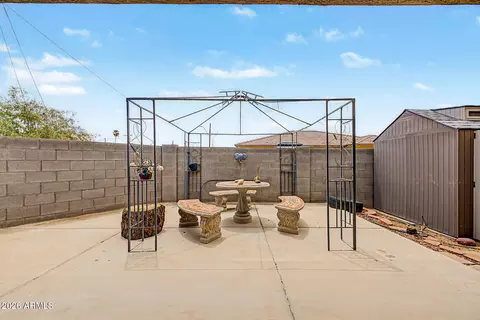 Exterior - 1939 Encinas Ln, Phoenix, AZ 85040 photo 3 of 4