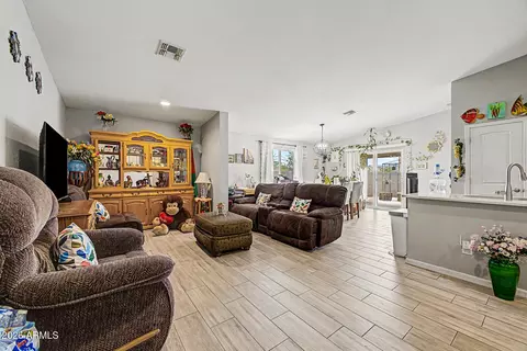 Living - 1939 Encinas Ln, Phoenix, AZ 85040 photo 1 of 2
