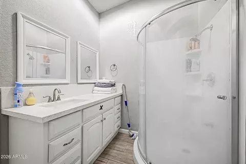 Bath - 1939 Encinas Ln, Phoenix, AZ 85040 photo 1 of 6
