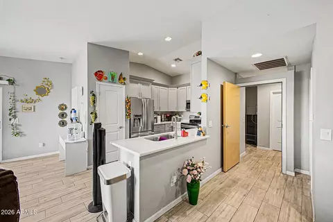 Kitchen - 1939 Encinas Ln, Phoenix, AZ 85040 photo 3 of 6