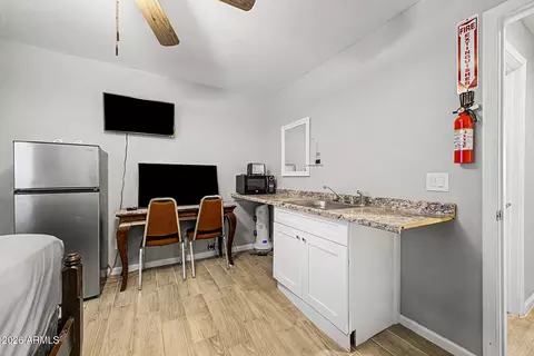 Kitchen - 1939 Encinas Ln, Phoenix, AZ 85040 photo 4 of 6