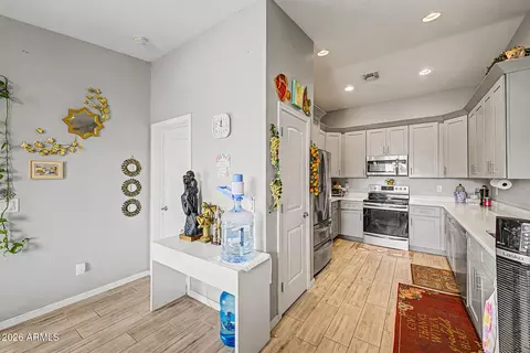 Entry Way - 1939 Encinas Ln, Phoenix, AZ 85040 photo 2 of 3