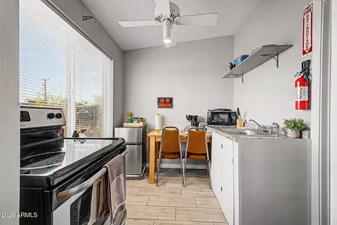 Kitchen - 1939 Encinas Ln, Phoenix, AZ 85040 photo 5 of 6