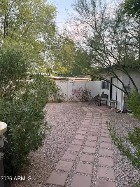 Exterior - 3501 E Piccadilly Rd, Phoenix, AZ 85018 photo 2 of 3