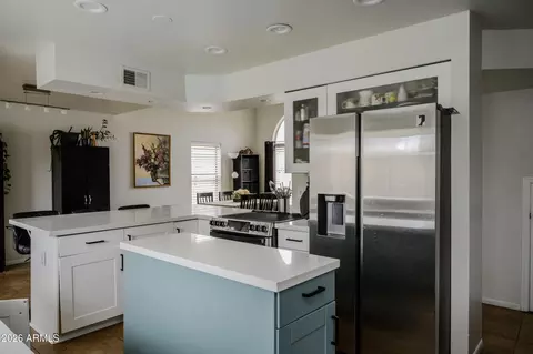 Kitchen - 3606 E Verdin Rd, Phoenix, AZ 85044 photo 2 of 2
