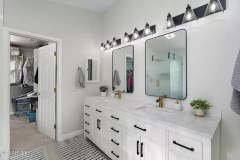 Bath - 5515 E Garnet Cir, Mesa, AZ 85206 photo 2 of 7