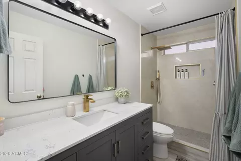 Bath - 5515 E Garnet Cir, Mesa, AZ 85206 photo 6 of 7