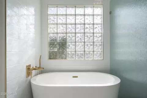 Bath - 5515 E Garnet Cir, Mesa, AZ 85206 photo 4 of 7