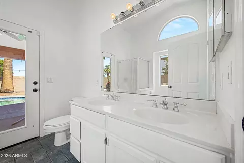 Bath - 1566 E Cheyenne St, Gilbert, AZ 85296 photo 1 of 3