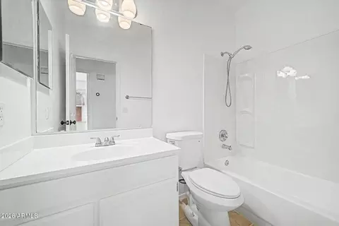Bath - 1566 E Cheyenne St, Gilbert, AZ 85296 photo 3 of 3