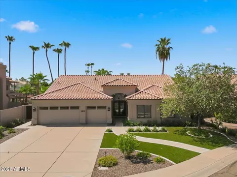 Exterior - 1819 E Monarch Bay Dr, Gilbert, AZ 85234 photo 2 of 10