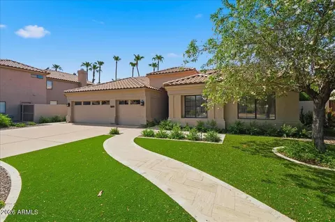 Exterior - 1819 E Monarch Bay Dr, Gilbert, AZ 85234 photo 3 of 10