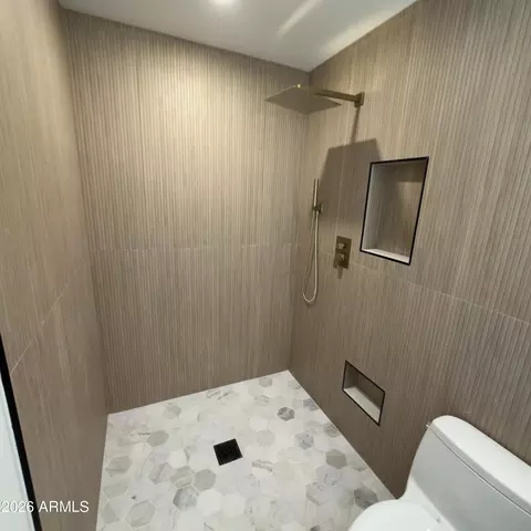 Bath - 2833 E Sierra St, Phoenix, AZ 85028 photo 1 of 6