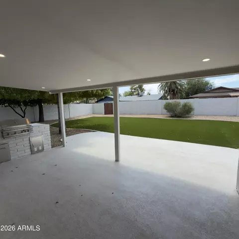 Exterior - 2833 E Sierra St, Phoenix, AZ 85028 photo 2 of 2