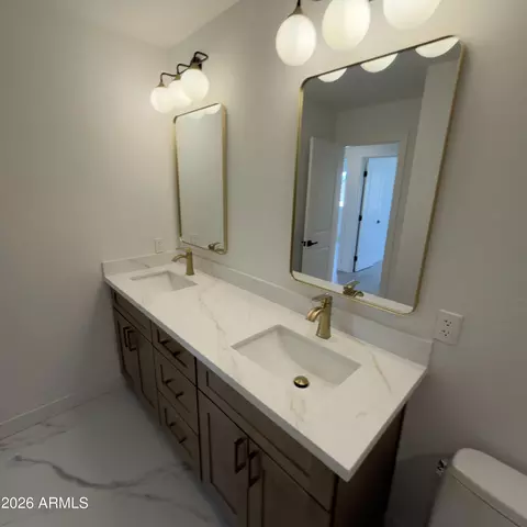 Bath - 2833 E Sierra St, Phoenix, AZ 85028 photo 6 of 6