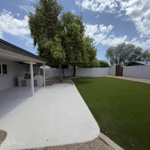 Exterior - 2833 E Sierra St, Phoenix, AZ 85028 photo 1 of 2