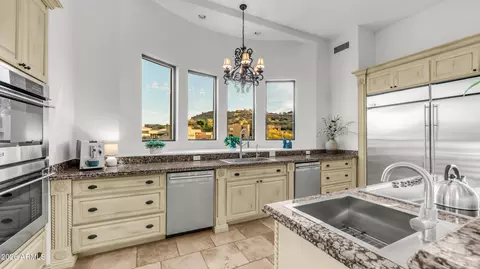 Kitchen - 1744 E Desert Willow Dr, Phoenix, AZ 85048 photo 2 of 7