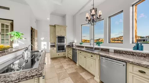 Kitchen - 1744 E Desert Willow Dr, Phoenix, AZ 85048 photo 3 of 7