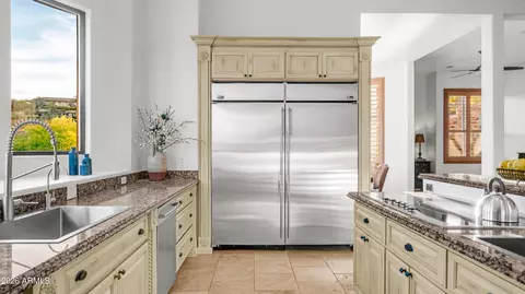 Kitchen - 1744 E Desert Willow Dr, Phoenix, AZ 85048 photo 4 of 7