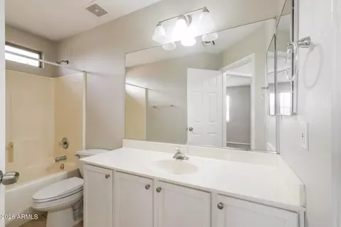 Bath - 6419 W Whyman Ave, Phoenix, AZ 85043 photo 1 of 2